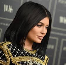 Idee Coiffure Description Coiffure Carre Long Kylie Jenner Aux Cheveux Mi Longs Et Noirs Maquil Coupe De Cheveux Coiffure Carre Long Cheveux A La Mode