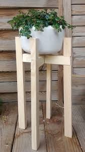 Un Support De Plantes Jardiniere En Bois Tasseau Bois Support Plante
