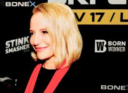 Daisy Lang (@daisylangboxing)