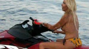 Yeni gelinden üstsüz jet-ski - Son Dakika Magazin Haberleri