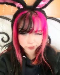 Dyeing your hair pink is fun and a little punk, but it also offers an easy out because it doesn't usually last very long, and doesn't come with as much risk for for even darker shades, like black, sorry to be the bearer of bad news, but you won't get much use out of most of the products. ð©ð¢ð§ð­ðžð«ðžð¬ð­ ð§3ð¤ð¨ð0ð¥ð¥ð² Aesthetic Hair Hair Color Streaks Hair Inspo Color