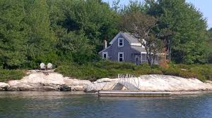 Residents and visitors alike enjoy getting away to a lakefront or oceanfront cottage or to a remote camp in the mountains or the woods, for hunting, fishing, hiking, swimming or boating, or just enjoying a quiet change of pace. Maine Vacation Home Rentals By Owner Maine Vacation Homes Villa Condos With No Booking Fee