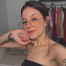 Beatriz Neumann's Instagram, Twitter & Facebook