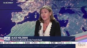 The bank provides service to over 10.8 million active private customers, as well as more than 400,000 customers businesses, professionals. Blanchiment D Argent La Banque Postale Durcit Ses Regles De Depots D Especes Aux Guichets