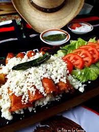 Easy Queso Fresco Enchiladas La Pina En La Cocina Recipe In 2020 Queso Fresco Recipe Mexican Food Recipes Authentic Enchiladas