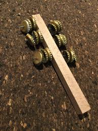 Rassel Basteln Mi Nageln Und Kronkorken Rassel Basteln Basteln Mit Kronkorken Kronkorken