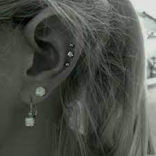 Pin De Abril Salgado En Inspi Listen Piercing Oreja Aro Arete En La Oreja Piercings Oreja