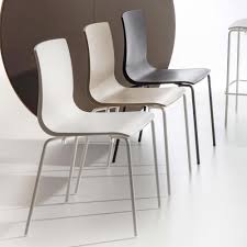 Contemporary chair with metal legs and durable polypropylene shaped seat in a great choice of colours. Chair With Metal Base And Polypropylene Seat 4 Pieces
