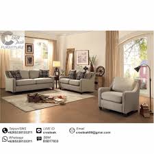 Pilih sofa aksen dengan warna terang untuk menambahkan variasi warna ke sudut ruang tamu, bahkan ketika tidak ada yang duduk di sana. Pin Di Set Sofa Ruang Tamu