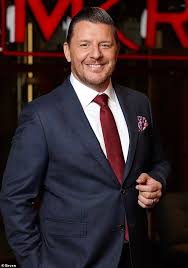 Perhaps evans' most infamous claim came in april when he promoted a $23,000 light machine (available for sale through his website) as a treatment for coronavirus. Manu Feildel Takes A Brutal Swipe At Disgraced Former Mkr Judge Pete Evans Readsector