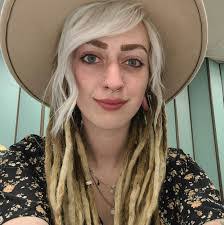 Lauren Beeman's Instagram, Twitter & Facebook