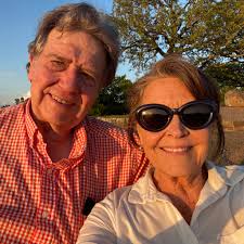 My hubby did good! Happy Valentines Day! Check out this cute top from Linda  Marie's consignment! You gotta go!💗