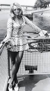 Června 1939 nová paka), je česká zpěvačka, herečka a moderátorka. Priznani Zpevacky Nadi Urbankove Mela Jsem Za Zivot Devet Chlapu Ahaonline Cz