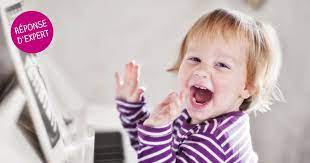 Hand Flapping : Mon Enfant Tape Frénétiquement Des Mains, Dois-Je  M'inquiéter ? - Magicmaman.com