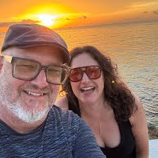 Who are the residents of 3044 Mount Curve Ave, Altadena?