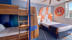 Cuenta del hotel de disney cuando utilices la tarjeta de identidad de disneyland® paris, que te darán a tu llegada al hotel* *excepto planet hollywood, rainforest cafe gaumont cinemas, mcdonalds y. Zimmer Fur Familien In Disneyland Paris Hotel Explorers