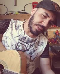 Pensa numa moda que machuca #puleinapiscina @guilhermeebenuto , ., ., ., .,  #sertanejando #desafioaicanta #aicanta #sertanejouniversitario #Sertanejo  #Música #Top #Amocantar #Vempromeumundo #violão ...