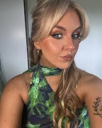 Maureen Rowe's Instagram, Twitter & Facebook