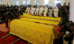 Születésnapjával együtt elnyerte a yang maha mulia che puan besar kedah címet vagy a királyi fensége, a kedahi che puan besar címet. Raja Puan Besar Perak Mangkat