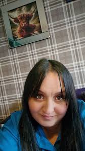 When you go to her brown hair dye and they dont have green will just have  to do lol Cant really see the colour but it's dedo a green lol pic requested