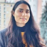 60+ perfiles de «Raina»