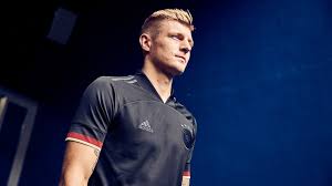 Tanto a seleção colombiana quanto a argentina apresentarão seus novos uniformes principais apenas em 2020. Toni Kroos Vira Desfalque Para A Alemanha Nas Eliminatorias Eliminatorias Europa Ge
