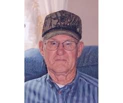 Lynn Shrum's Instagram, Twitter & Facebook