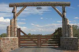 Farm stay or farm b & b owners have to provide the service value for the money paid by the visitors. Rustic Driveway Design Gallery Detail Simple Driveway Gate Gate It Access Systems Rustic Driveway Ranch Entrance Ideas Farm Gate