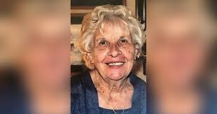 Avery Louise's Instagram, Twitter & Facebook