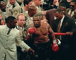 Майкл джерард «майк» тайсон (англ. 20 Years Ago The Bite Fight Turned Boxing On Its Head