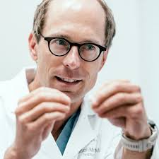 The work our physicians do reaches far beyond our clinic walls. At the  recent Congress of Neurological Surgeons annual meeting, our team led  conversations, shared research, and taught surgical techniques alongside  neurosurgeons