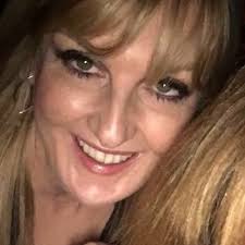 Dee Mckenzie's Instagram, Twitter & Facebook