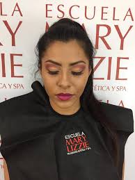 Triple "A" is with Carla Lorena Coronel at Salón Mary Lizzie.