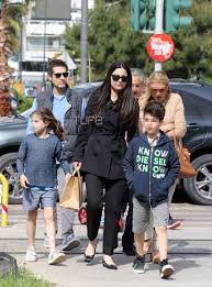 Από τους κορυφαίους συνθέτες όλων των εποχών, τα έργα του οποίου αποτελούν μέρος του ρεπερτορίου κάθε ορχήστρας που σέβεται τον εαυτό της. Foibos Spania Emfanish Gia Ton Syn8eth Oi Boltes Me Thn Syzygo Kai Ta Paidia Toy Fwto Radio Polis 99 4 Larisa