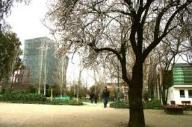 En este edificio ubicado en el campus san joaquín, a cargo del arquitecto juan sabbagh, se apostó por un diseño con el uso de la madera como protagonista en este desarrollo, un espacio importante lo constituye el emblemático edificio erigido en el campus san joaquín, proyecto a cargo del. Lo Mejor Y Lo Peor Del Campus San Joaquin Universitarios