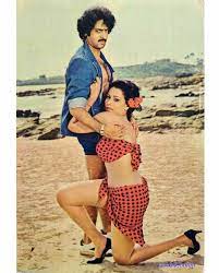 bollywood old actress sulaxna pandit hot boob sacan - Sexy photos