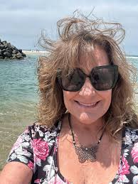 Messy hair, don't care. 🤷