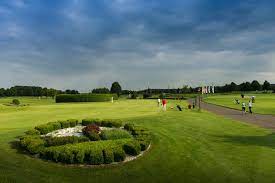 Wir verraten ihnen die besten plätze, die einfachsten möglichkeiten beim greenfee zu sparen und tricks um die schwersten. Golfclub Golfclub Am Alten Fliess E V In 50129 Bergheim Koeln Spielt Golf De