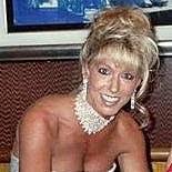 Laura Schelling's Instagram, Twitter & Facebook