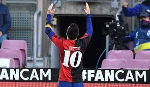 Boca juniors and newell's old boys paid tribute to the late diego maradona before their game in the aptly named copa diego armando maradona at the bombonera on sunday. Primera Division Geldstrafe Fur Lionel Messi Nach Ehrung Von Maradona Bei Torjubel