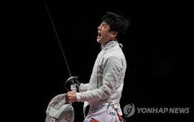 2012년 하계 올림픽 기계 체조 남자 도마 종목의 금메달리스트이자, 대한민국 체조 종목 최초의 금메달리스트이다. U2jgzpmadltfwm