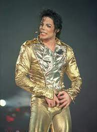 At his lowest, he dropped down to 105 pounds/48 kg. Did Michael Jackson Really Weigh Only 100 Lbs At 5 11 During The Filming Of His This Is It I Read From His Doctor A Quote The He Would Only Eat One Liquid