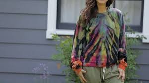 You can use a string to tie it up too. Learn Three Different Reverse Tie Dye Techniques With This Tutorial Upstyle