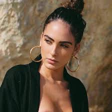 Không cầu kỳ, chẳng hở hang nhưng nữ cổ động viên xinh đẹp này vẫn khiến  cộng đồng mạng điên đảo