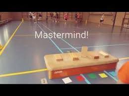 Mastermind In De Gymles De Estafette De Spelles Lichamelijke Opvoeding Spelletjes Gym Spelletjes Lessen Lichamelijke Opvoeding