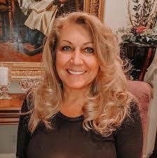 Sandy Kitts's Instagram, Twitter & Facebook