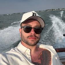 Travis Scott signs a fans ipad