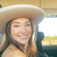 Callie Hedrick's Instagram, Twitter & Facebook