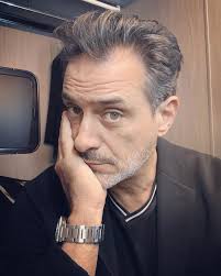 Se busca por: Gacho, mal padre, mafioso, corrupto, insensible, ambicioso,  cínico…se caracteriza por hablar como gente decente…última vez que fue  visto: a las 6:30 en México y después a las 9:30 en