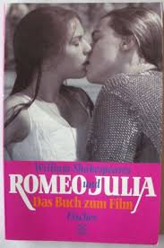 Sometimes absurd and other times surreal, luhrmann's shots are vibrant, complex, exaggerated, and always striking. William Shakespeares Romeo Und Julia Das Buch Zum Film Garfield Leon Luhrmann Buch Gebraucht Kaufen A01rnl2h01zze